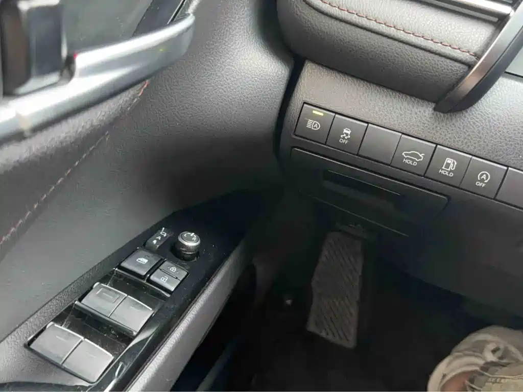 Toyota Camry 2023 — фото 15