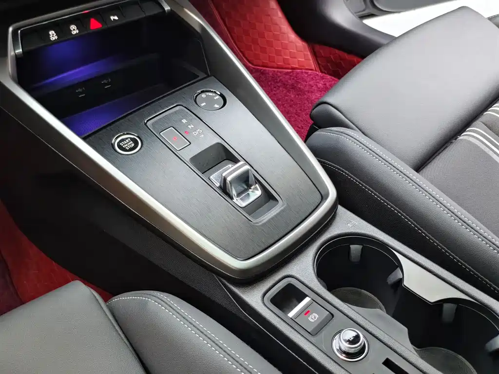 Audi A3 2023 — фото 16
