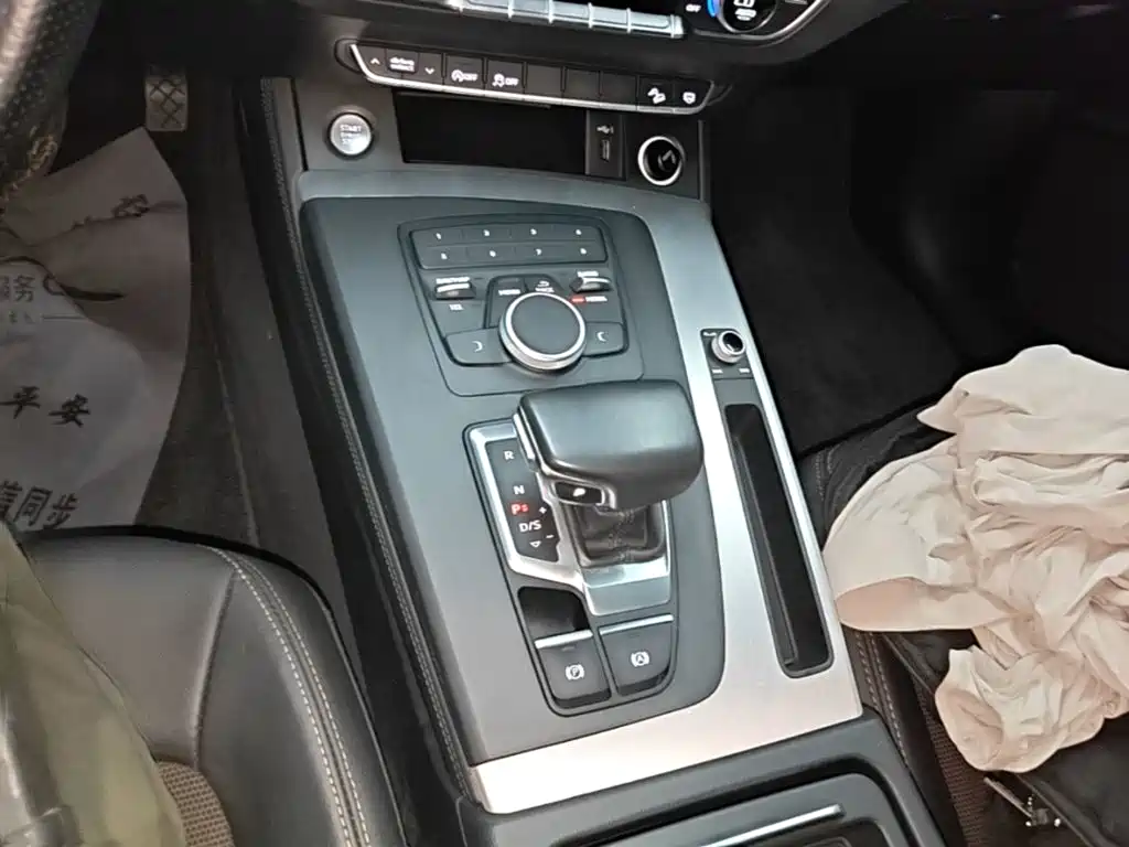 Audi Q5L 2020 — фото 14