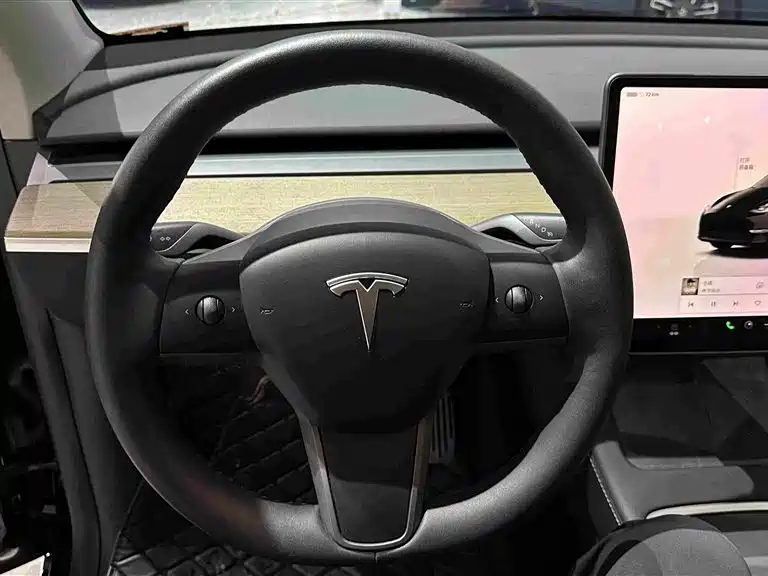 Tesla Model Y 2023 — фото 8