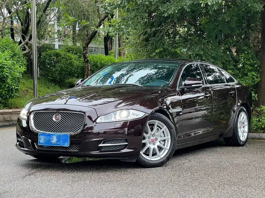 Jaguar XJ 2015 — фото 1