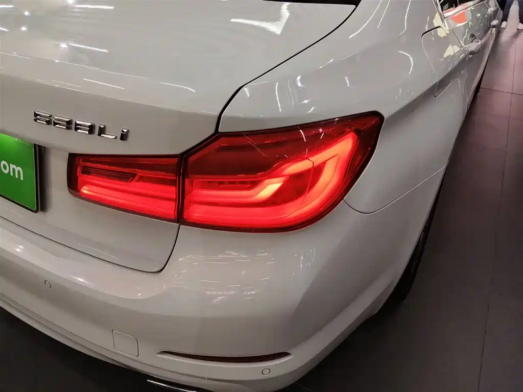 BMW 5 Series 2018 — фото 8