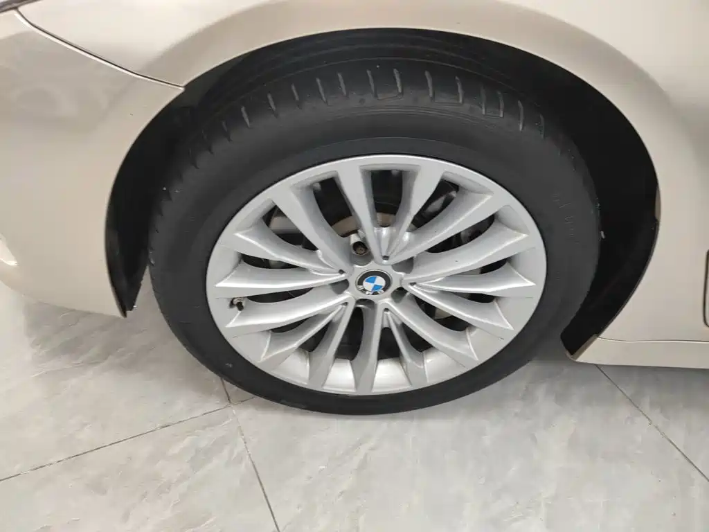 BMW 5 Series 2019 — фото 25