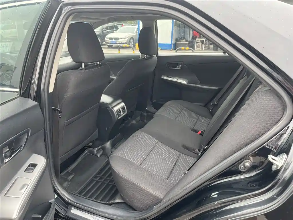 Toyota Camry 2014 — фото 13