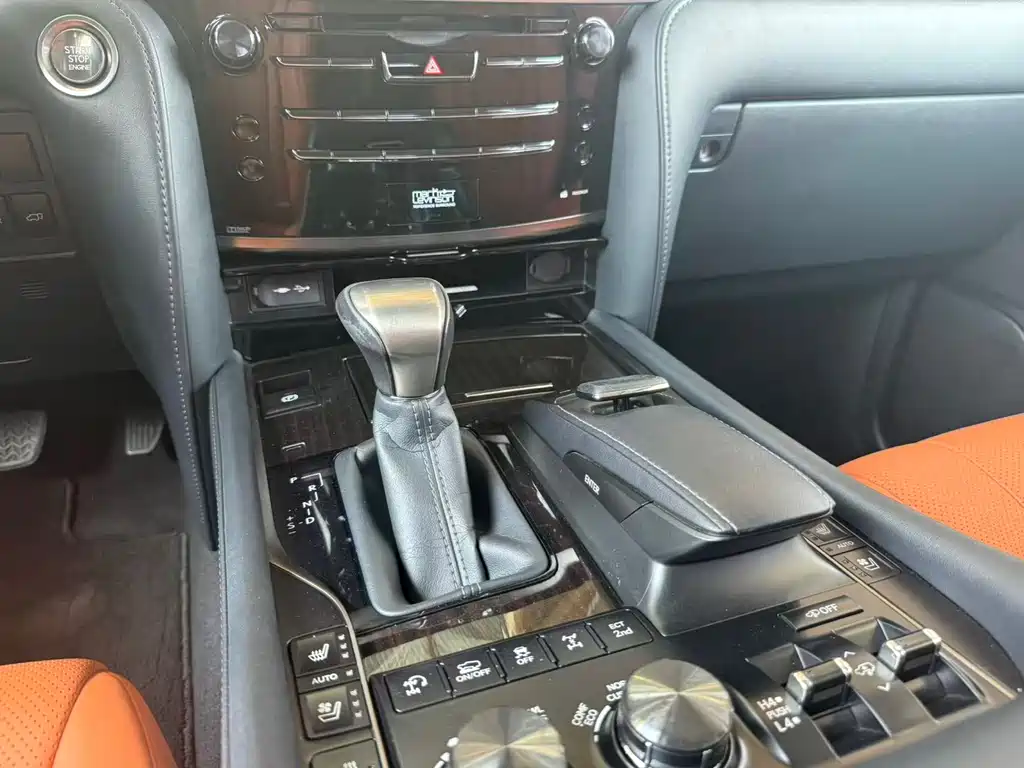 Lexus LX 2020