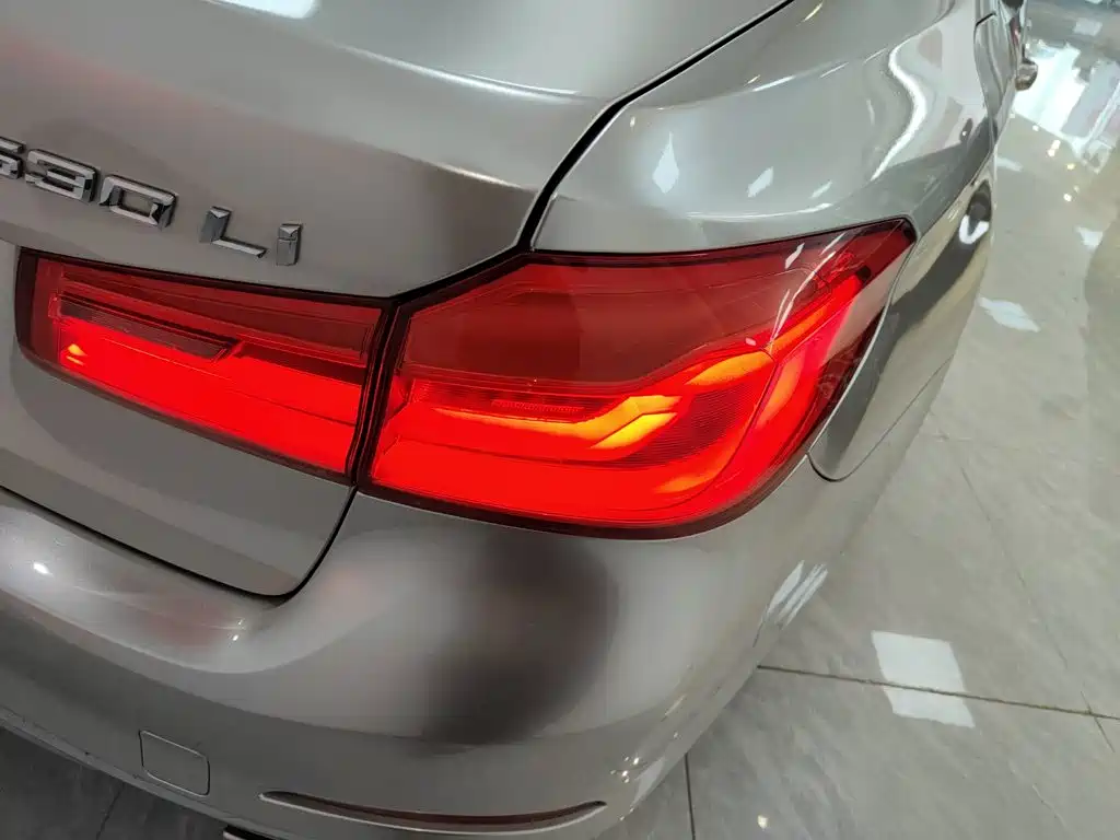 BMW 5 Series 2019 — фото 24