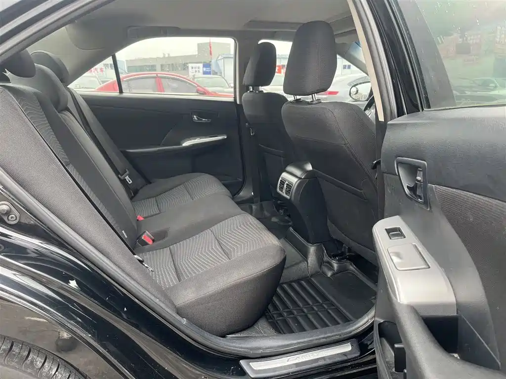 Toyota Camry 2014 — фото 15