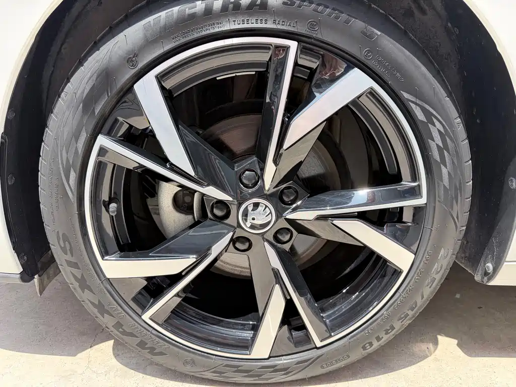Skoda Octavia 2022 — фото 15