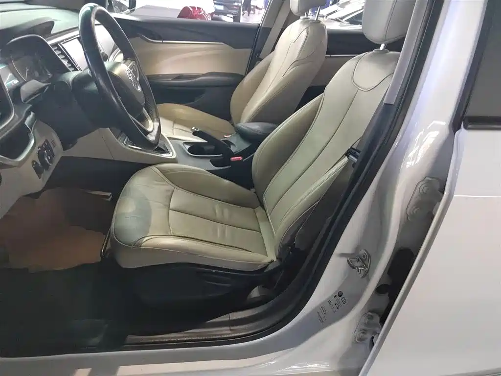 Buick Excelle 2019 — фото 10
