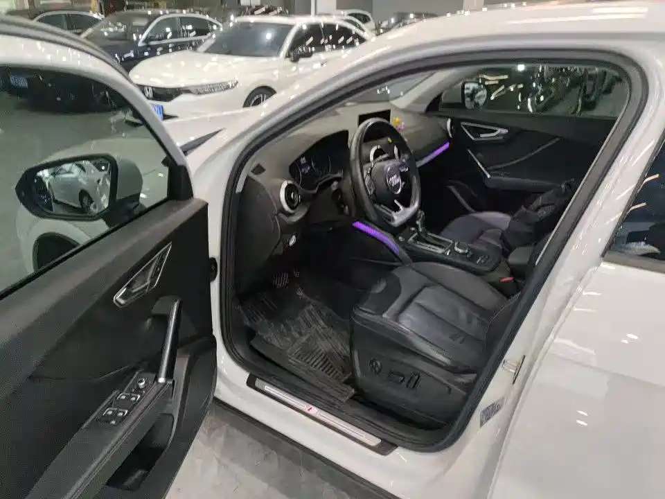 Audi Q2L 2023