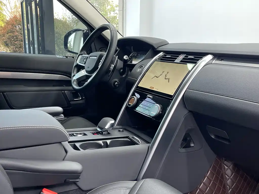 Land Rover Discovery 2023 — фото 12