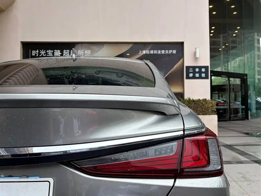 Lexus ES 2022 — фото 12