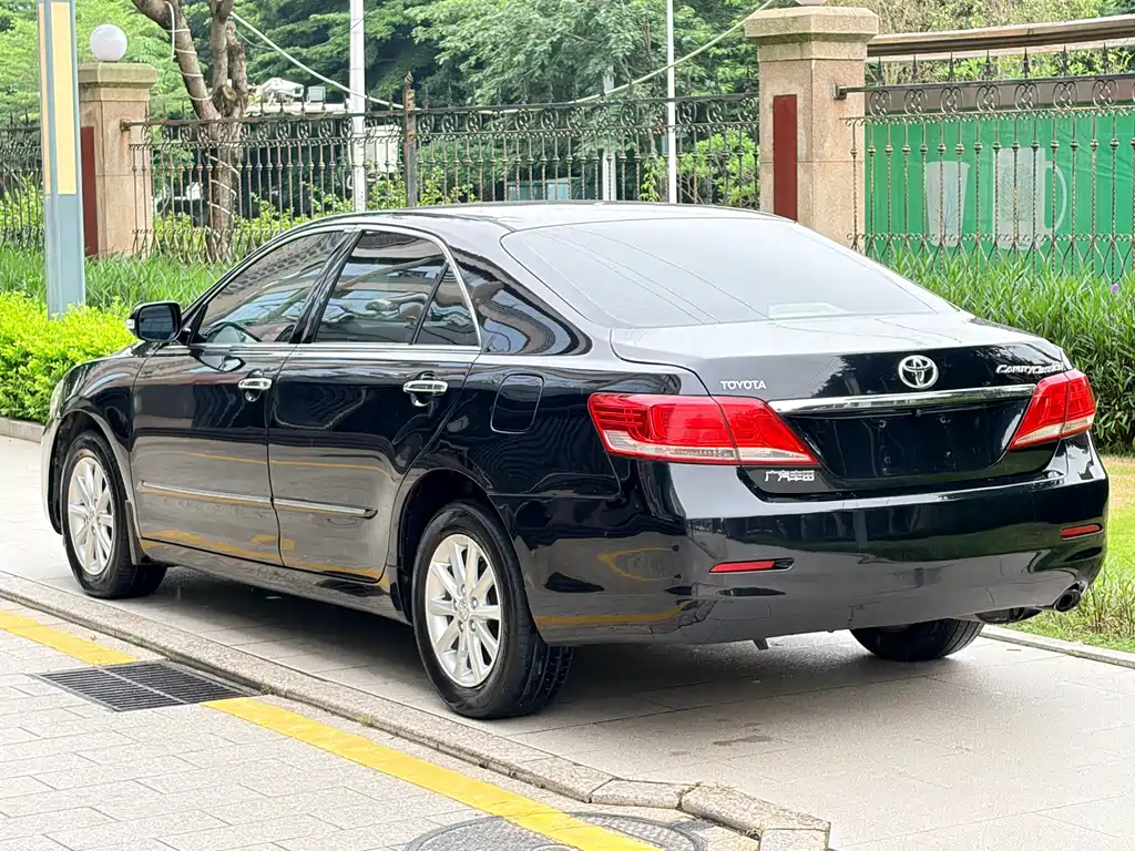 Toyota Camry 2014 — фото 10