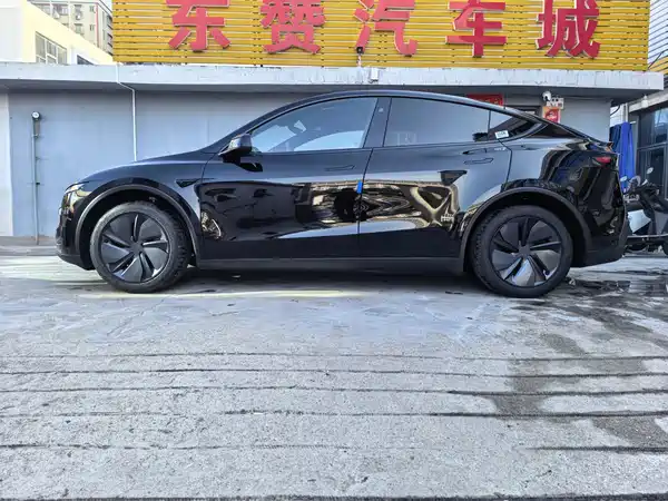 Tesla Model Y 2026