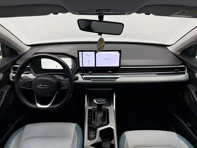 Geely Emgrand 2024