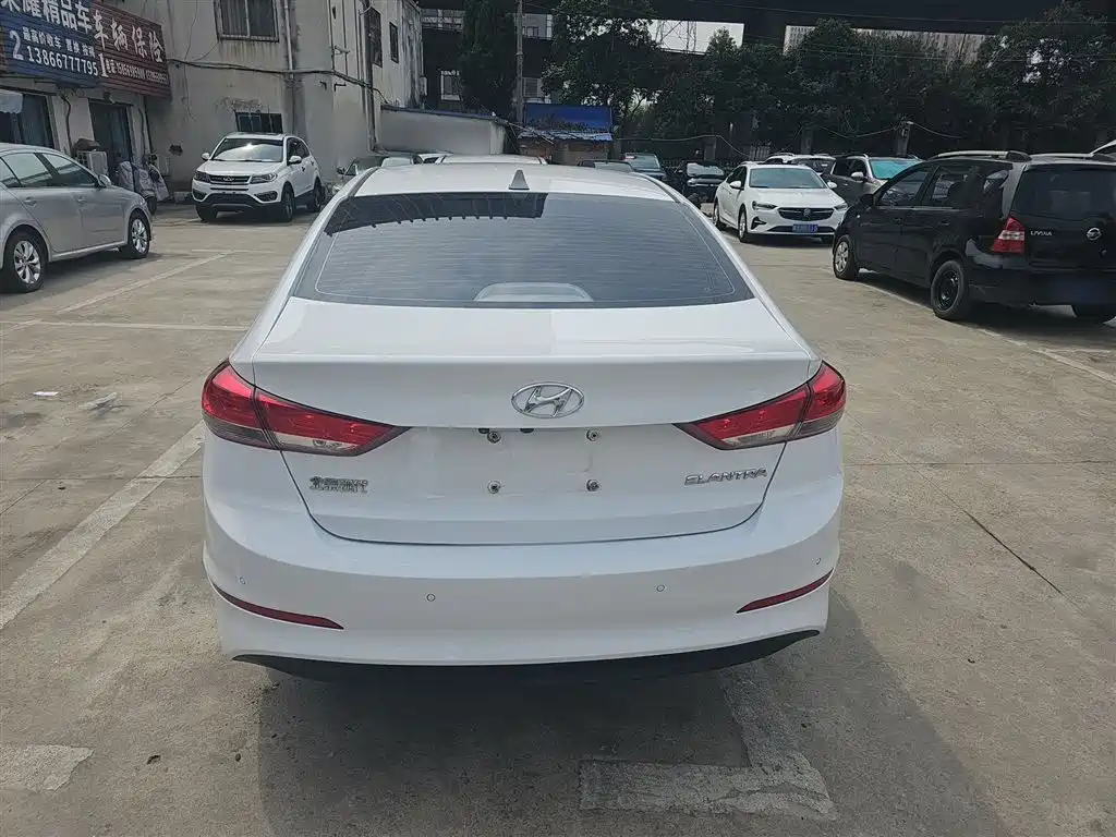 Hyundai Elantra 2019 — фото 6