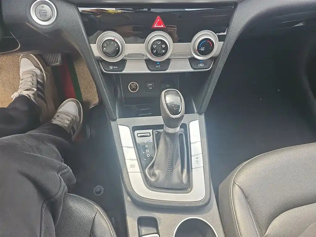 Hyundai Elantra 2019 — фото 14