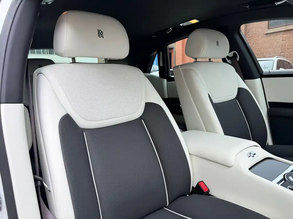 Rolls-Royce Ghost 2018 — фото 11