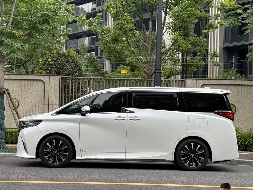 Toyota Alphard 2024 — фото 4