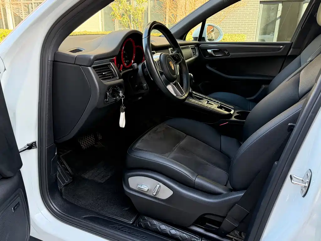 Porsche Macan 2018 — фото 12