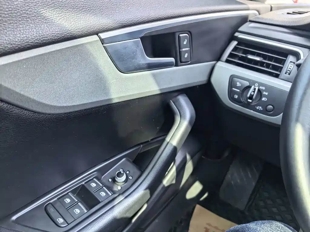 Audi A4L 2018 — фото 10