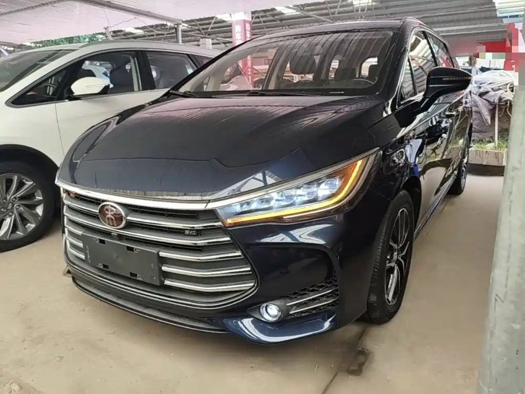 BYD MAX 2018