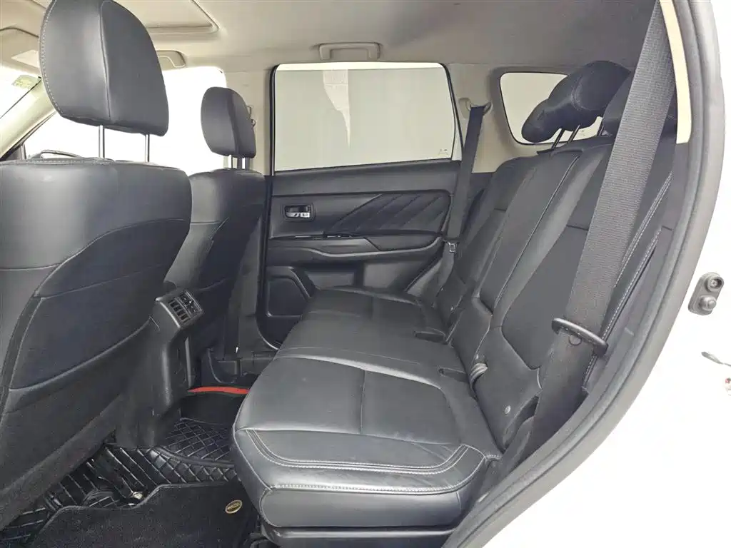 Mitsubishi Outlander 2019 — фото 13
