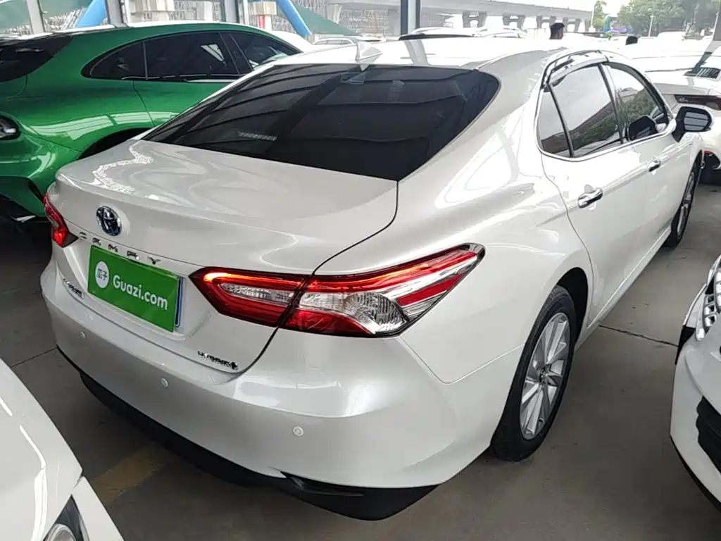 Toyota Camry 2023 — фото 7