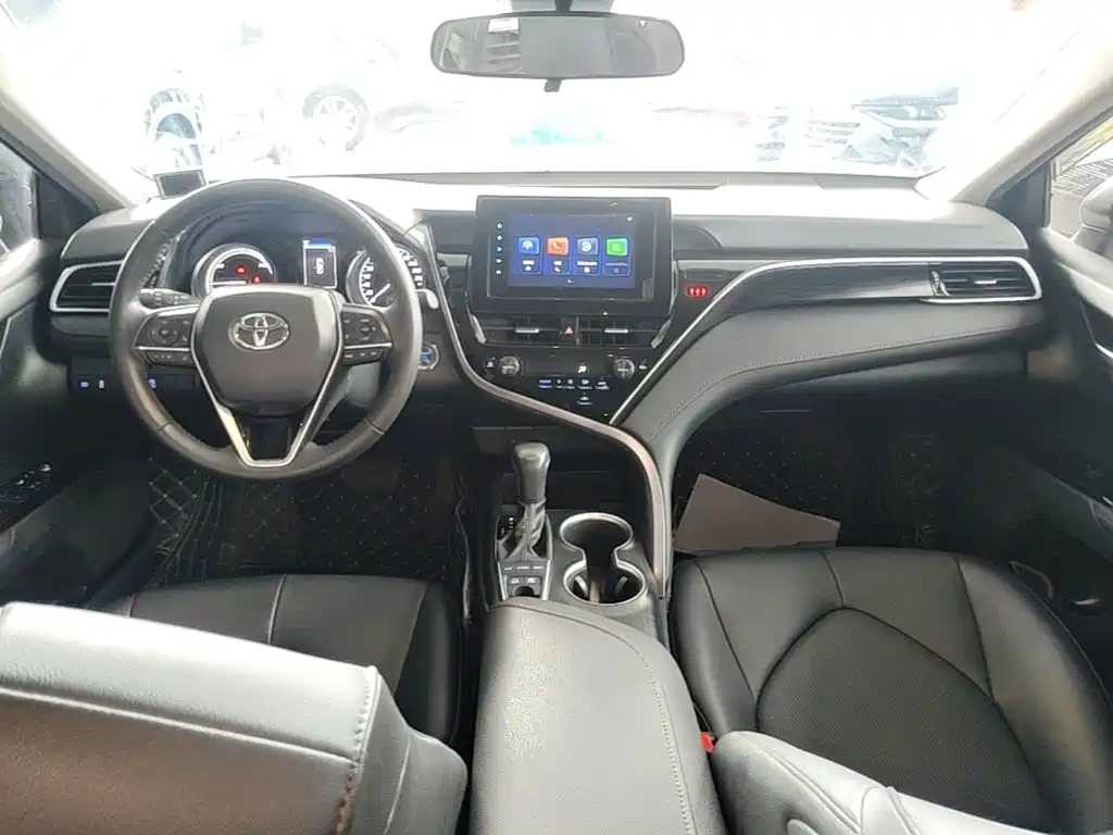 Toyota Camry 2023 — фото 10