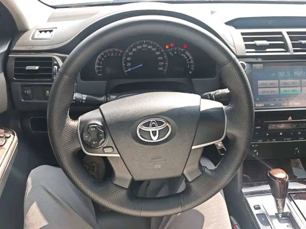 Toyota Camry 2015 — фото 11