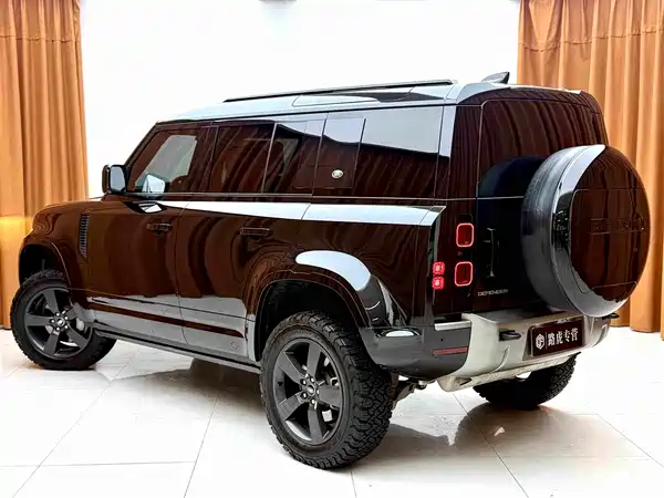 Land Rover Defender 2024