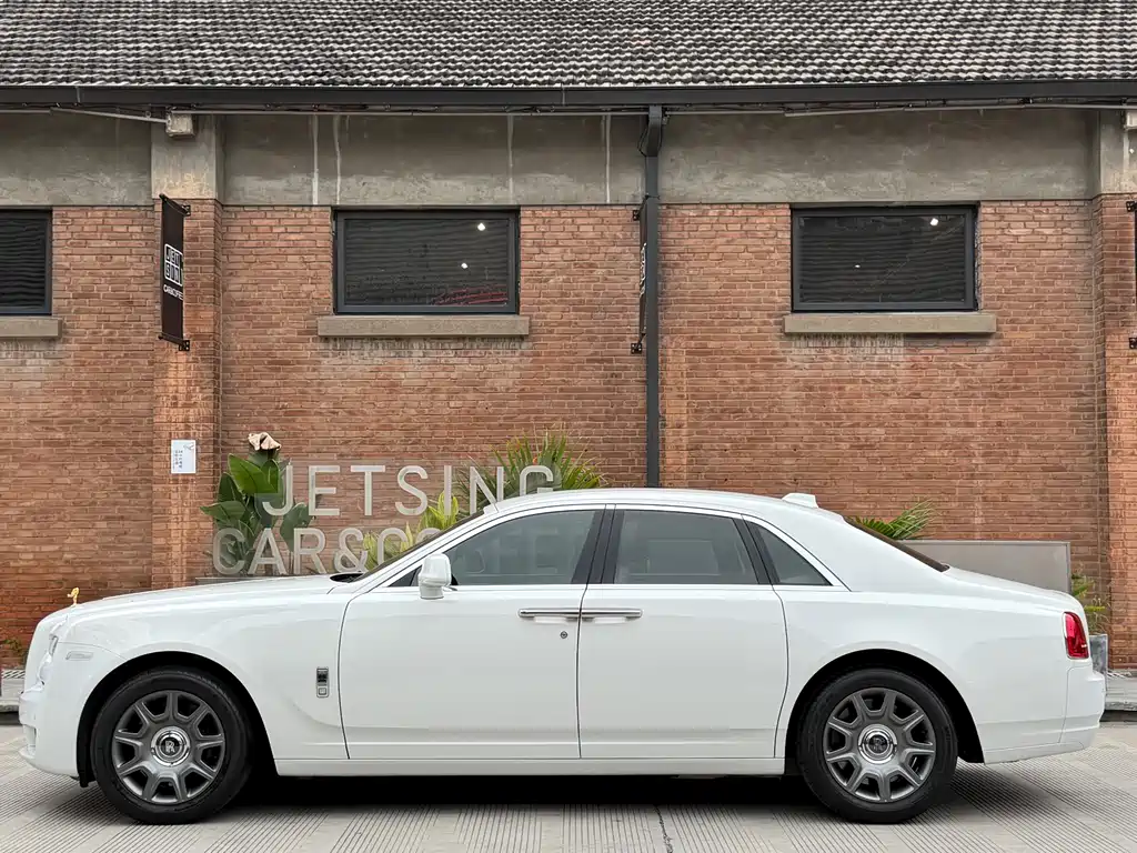 Rolls-Royce Ghost 2018 — фото 18