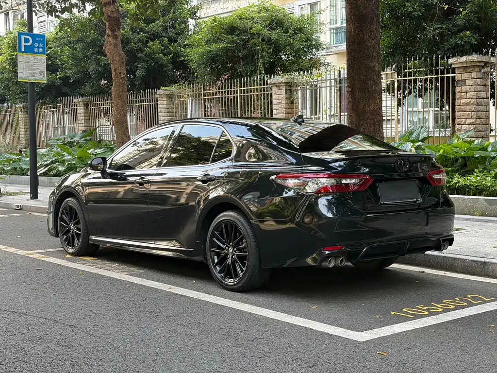 Toyota Camry 2022 — фото 4