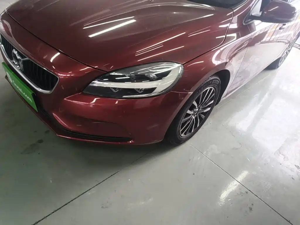 Volvo V40 2017 — фото 24