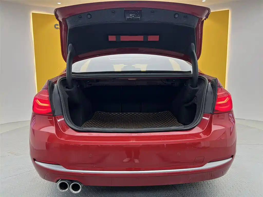 BMW 3 Series 2018 — фото 12