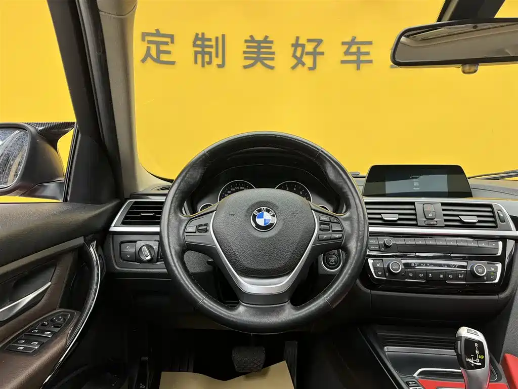 BMW 3 Series 2018 — фото 25