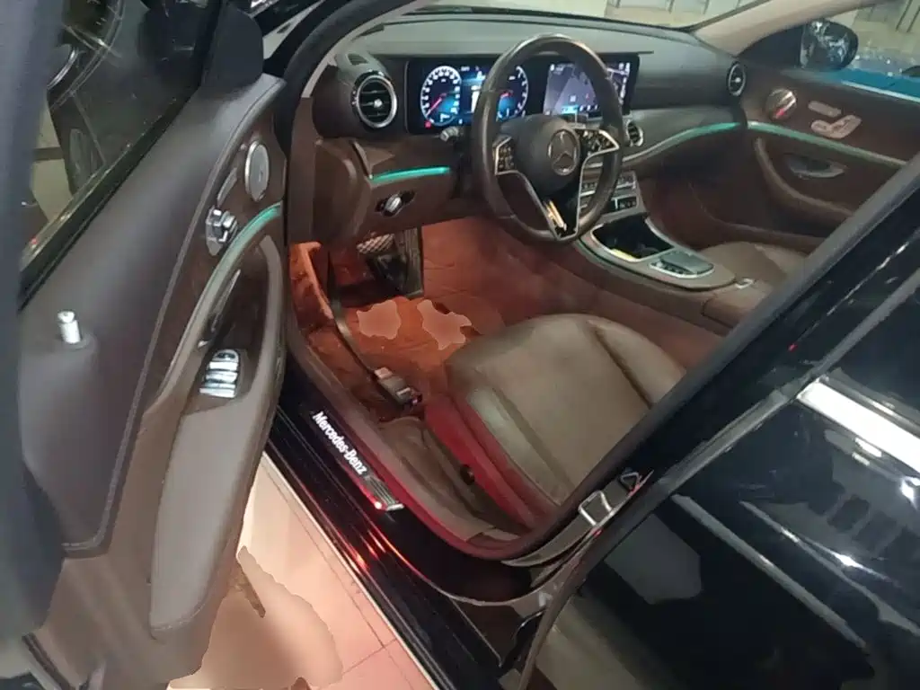 Mercedes-Benz E-Class 2020 — фото 15