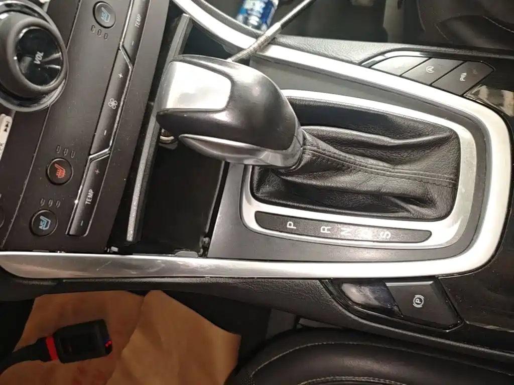 Ford Edge 2015 — фото 14