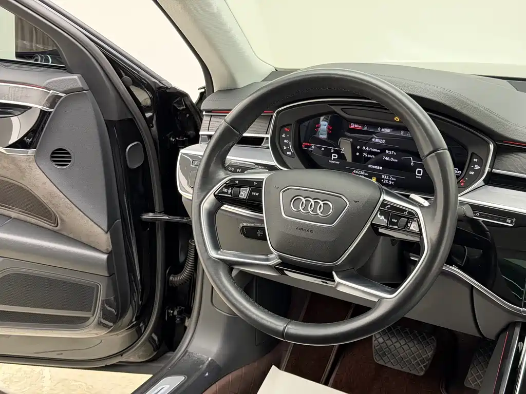Audi A8 2021 — фото 16