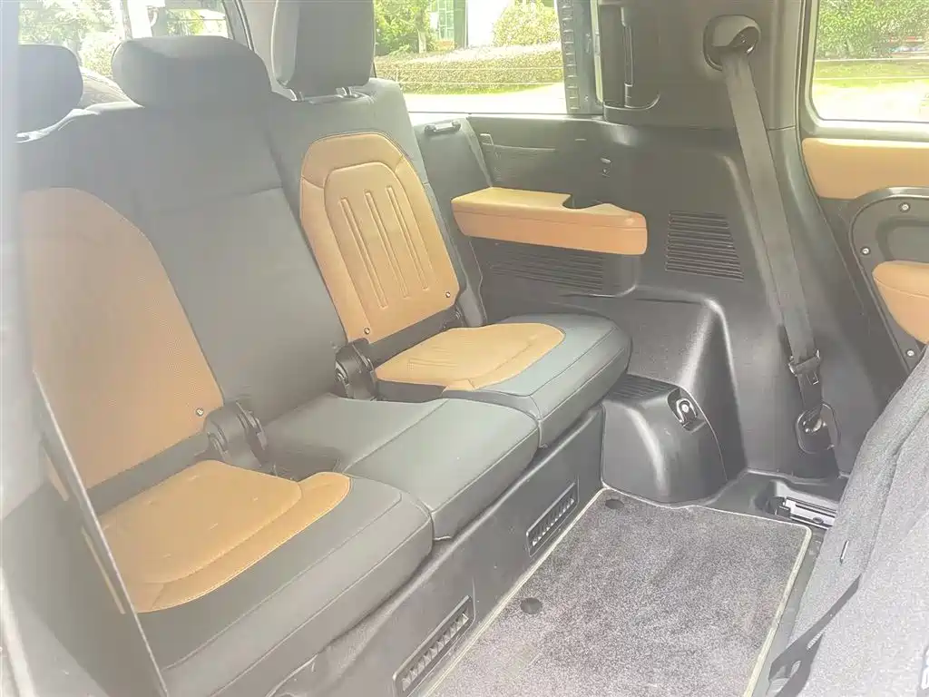 Land Rover Defender 2023 — фото 15