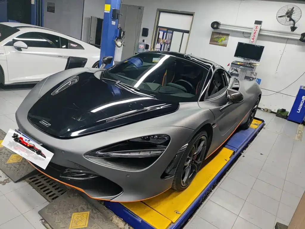 McLaren 720S 2020 — фото 1