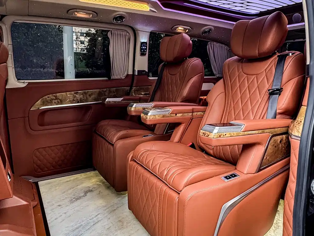 Mercedes-Benz V-Class 2023 — фото 12