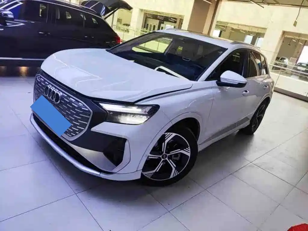 Audi Q4 E-Tron 2023 — фото 1