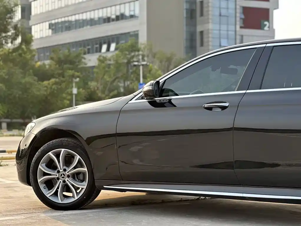 Mercedes-Benz E-Class 2022 — фото 13