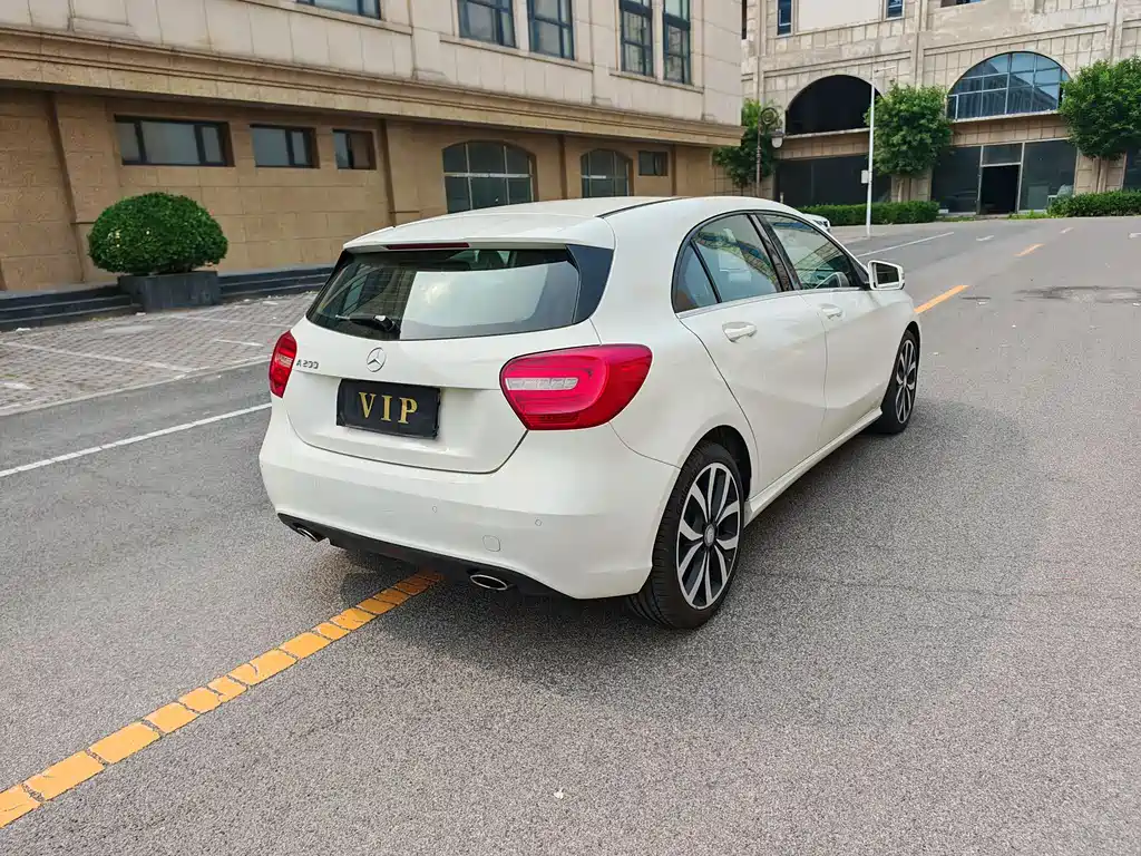 Mercedes-Benz A-Class 2016 — фото 15