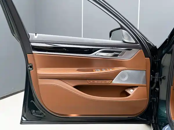 BMW 7 Series 2021