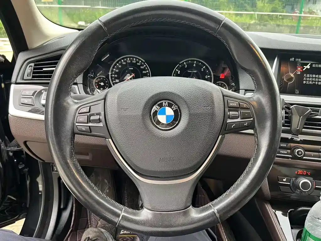 BMW 5 Series 2017 — фото 10