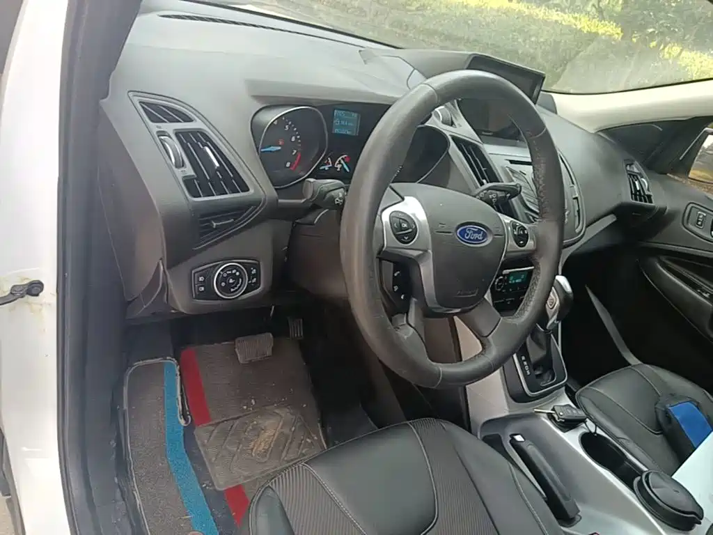 Ford Kuga 2016 — фото 10