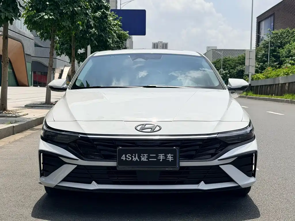 Hyundai Elantra 2025