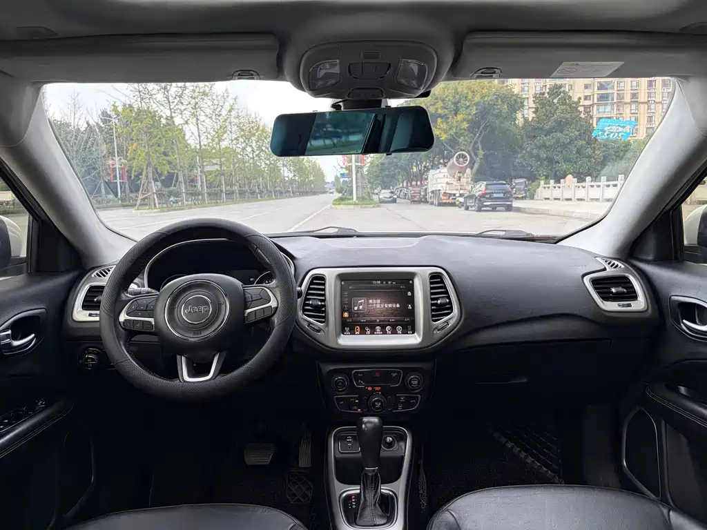 Jeep Compass 2017 — фото 7